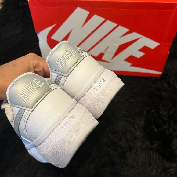 Nike white silver platform walking fashion shoes sneakers women’s new - Picture 3 of 7